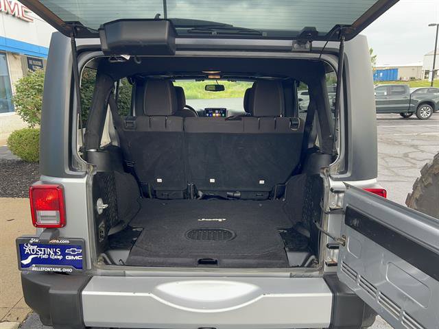 Used 2015 Jeep Wrangler Unlimited Sahara w/ Connectivity Group AWD/4WD image 15