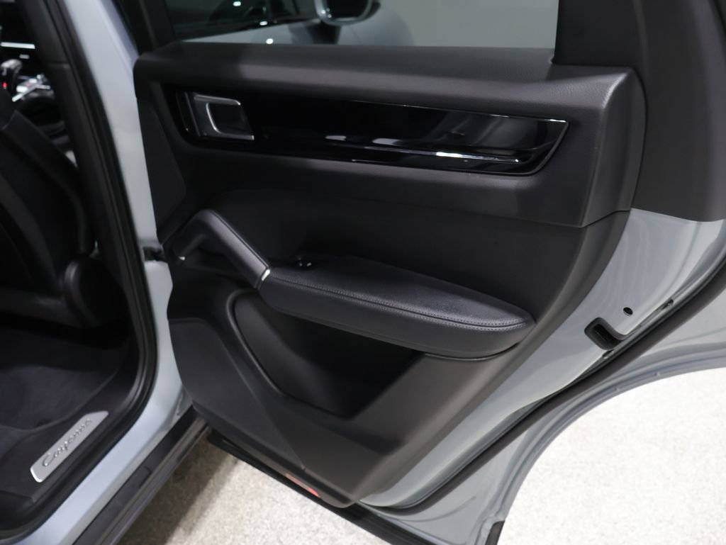 Used 2022 Porsche Cayenne Base image 22