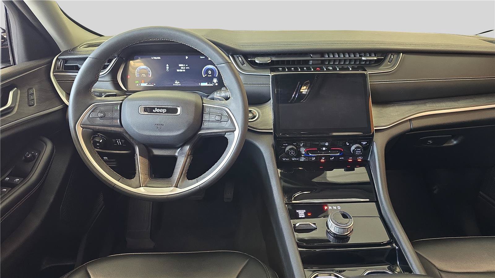 Used 2023 Jeep Grand Cherokee Limited AWD/4WD image 9