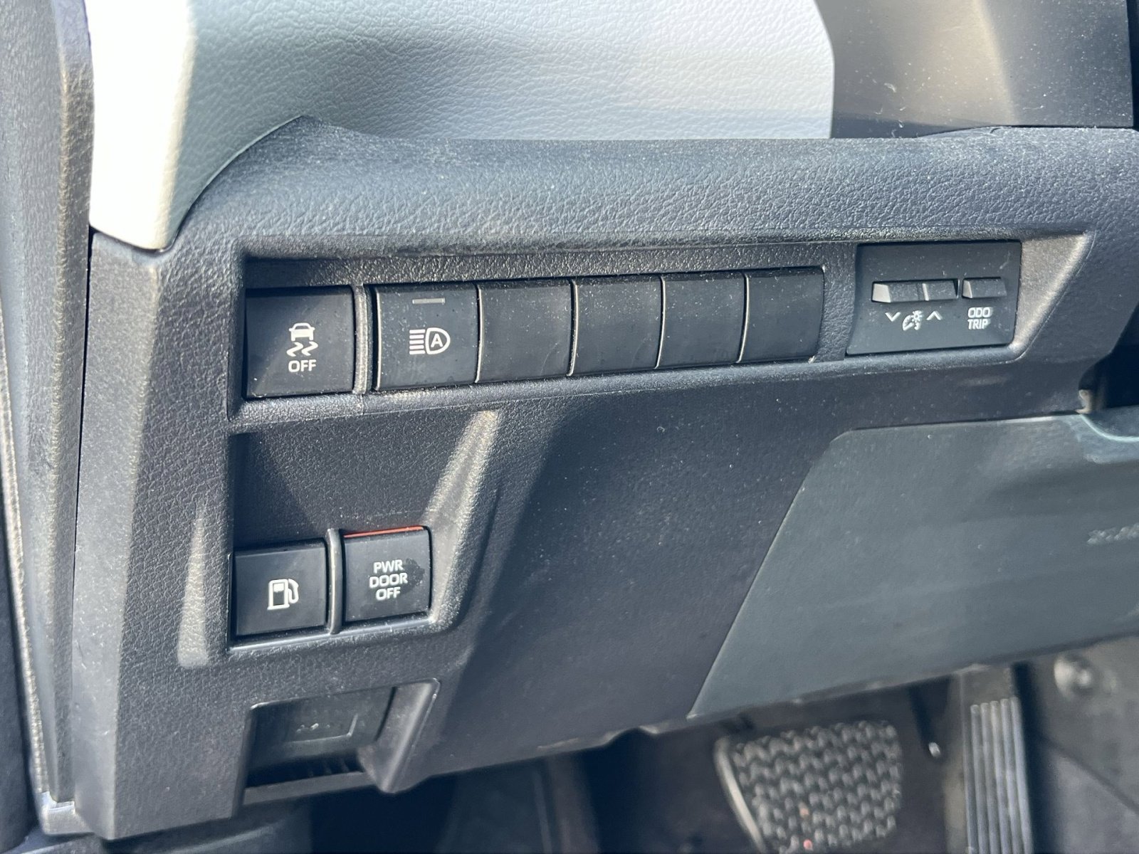 Used 2025 Toyota Sienna LE image 29