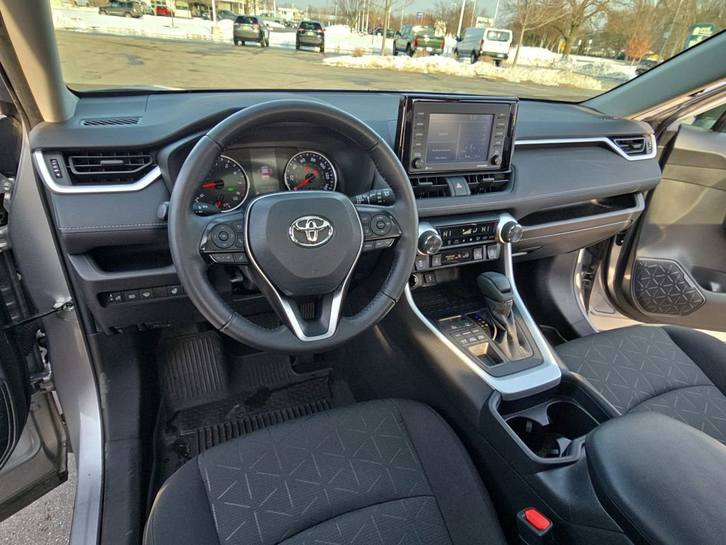 Used 2021 Toyota RAV4 XLE image 17