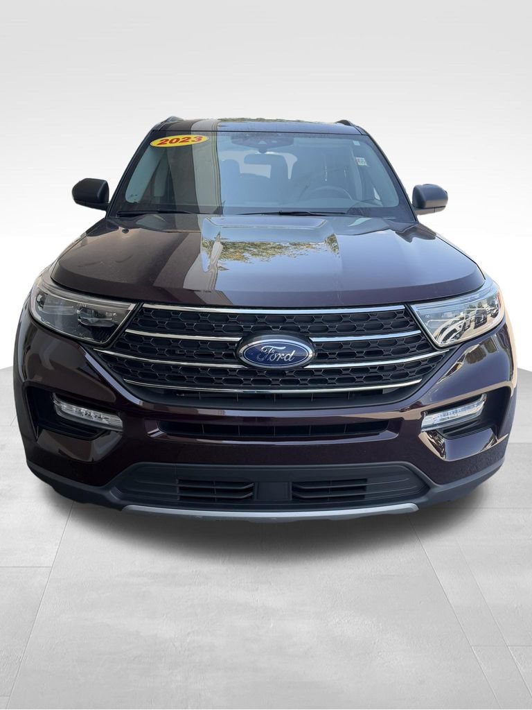 Used 2023 Ford Explorer XLT w/ Equipment Group 202A AWD/4WD image 3