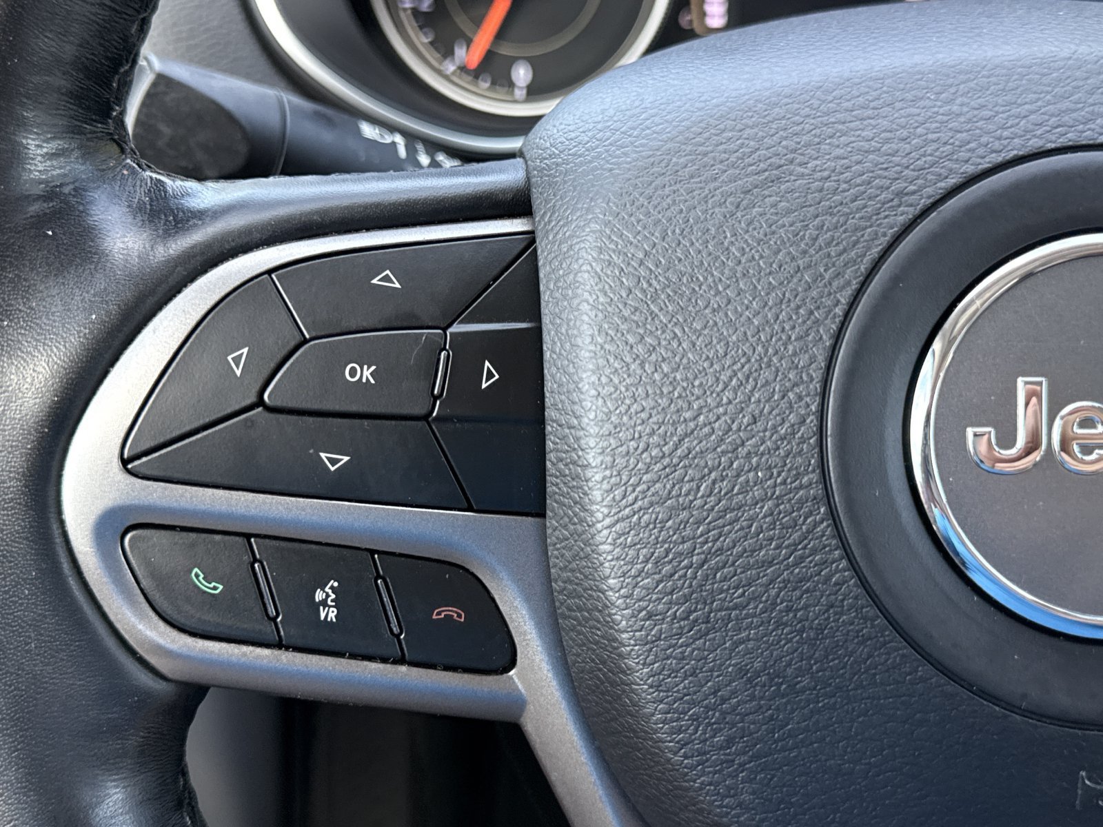 Used 2021 Jeep Cherokee Latitude Plus FWD image 20