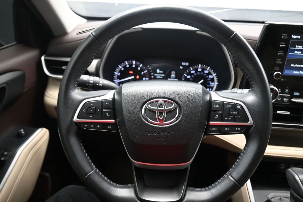 Used 2022 Toyota Highlander XLE FWD image 7