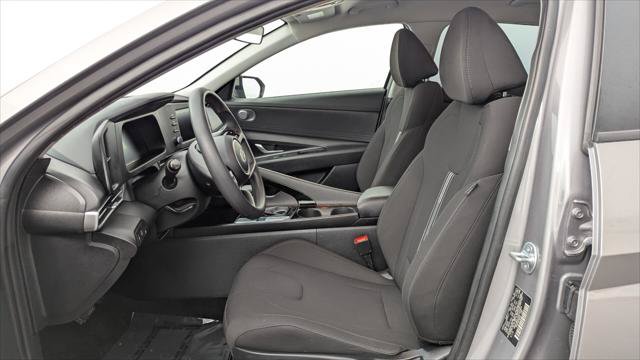 Used 2025 Hyundai Elantra Hybrid FWD image 14