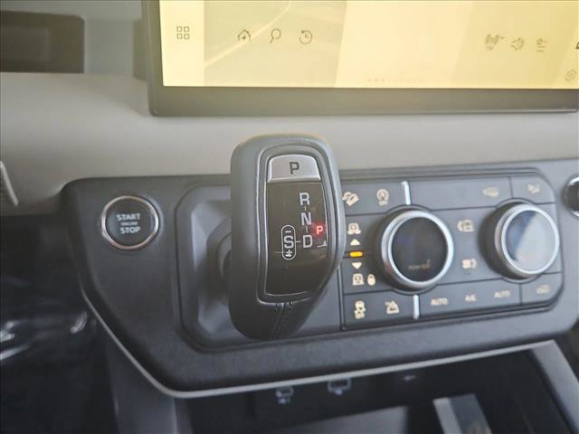 Used 2023 Land Rover Defender 130 X-Dynamic SE image 12