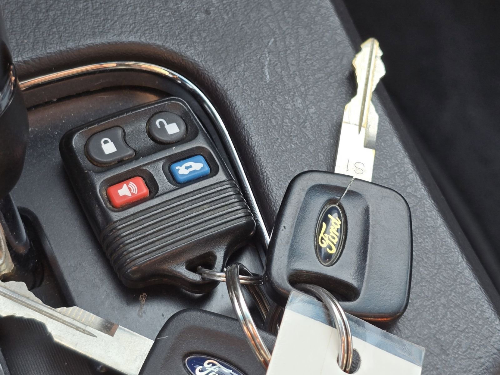 Used 2002 Ford Thunderbird image 31