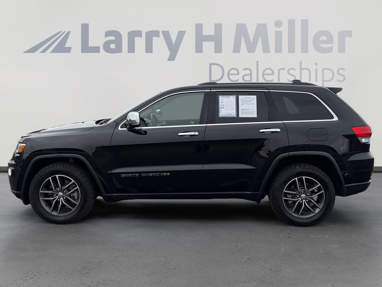 Used 2017 Jeep Grand Cherokee Limited w/ Trailer Tow Group IV image 3