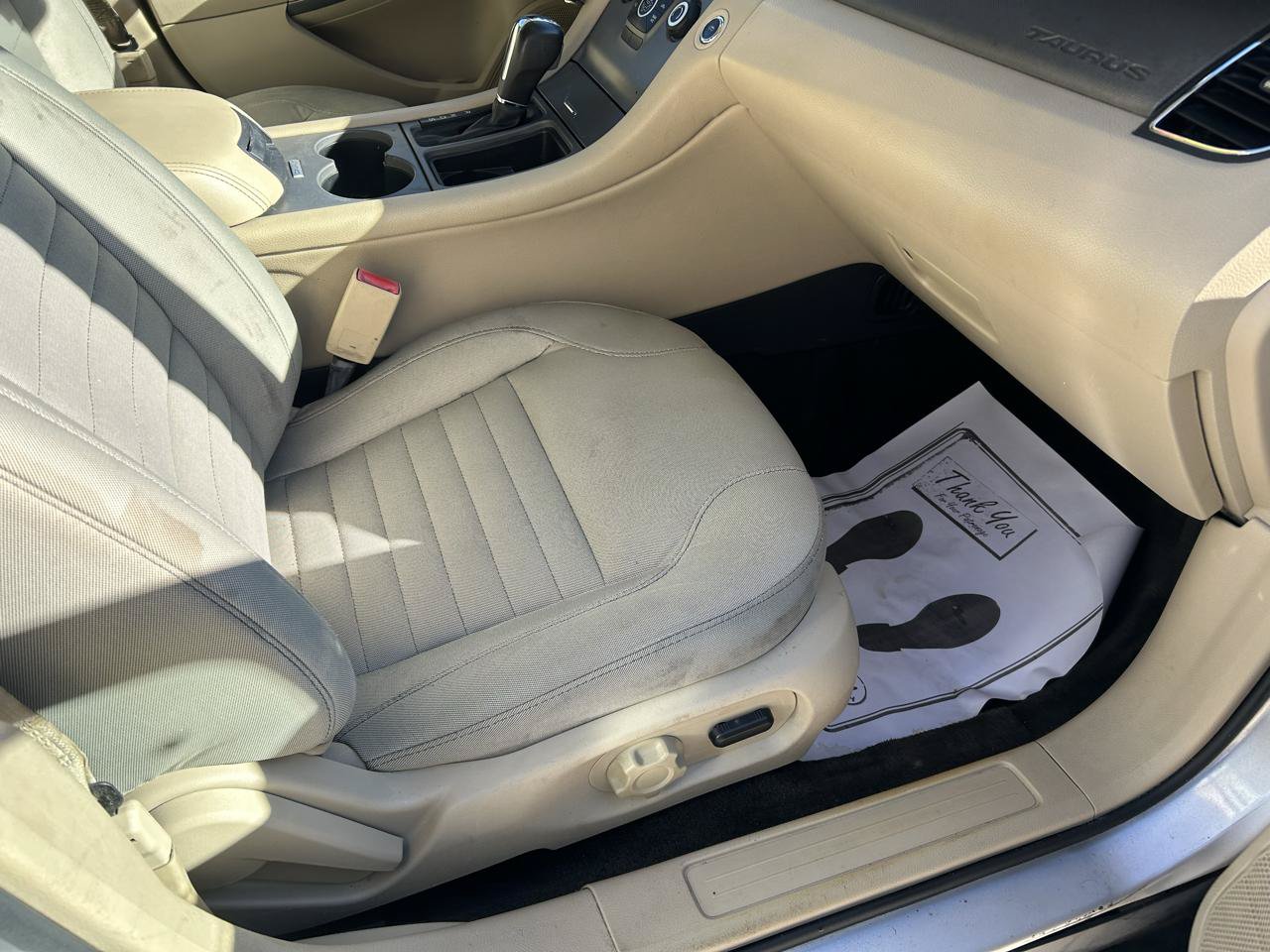 Used 2016 Ford Taurus SE FWD image 12