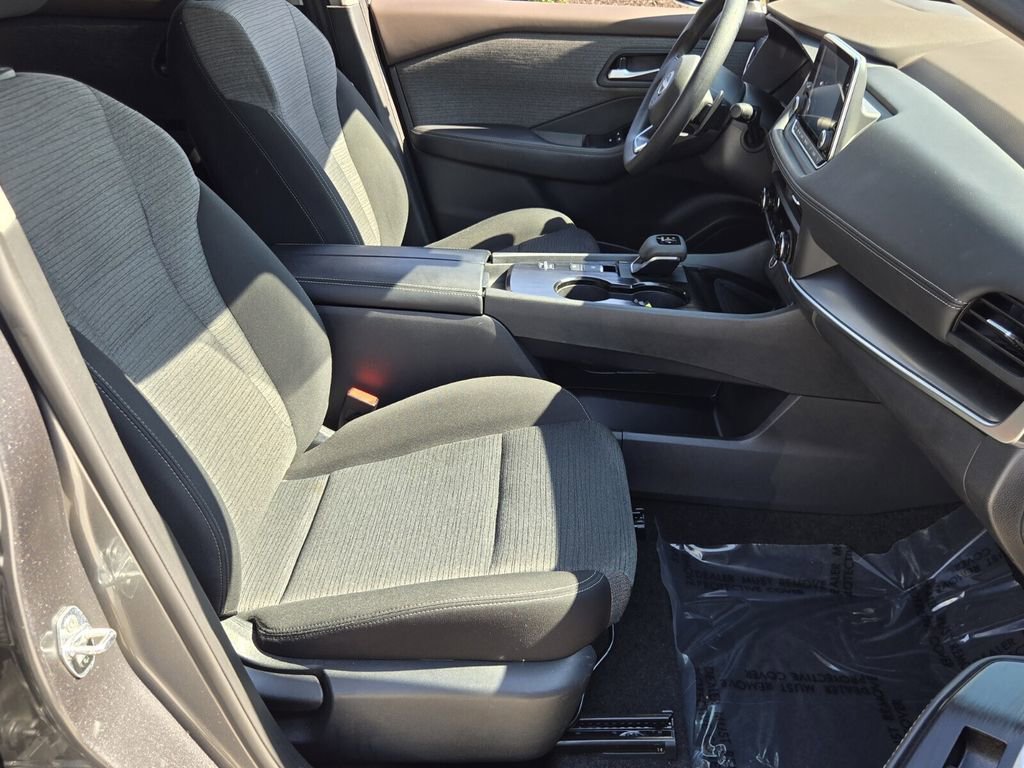 Used 2023 Nissan Rogue SV image 17