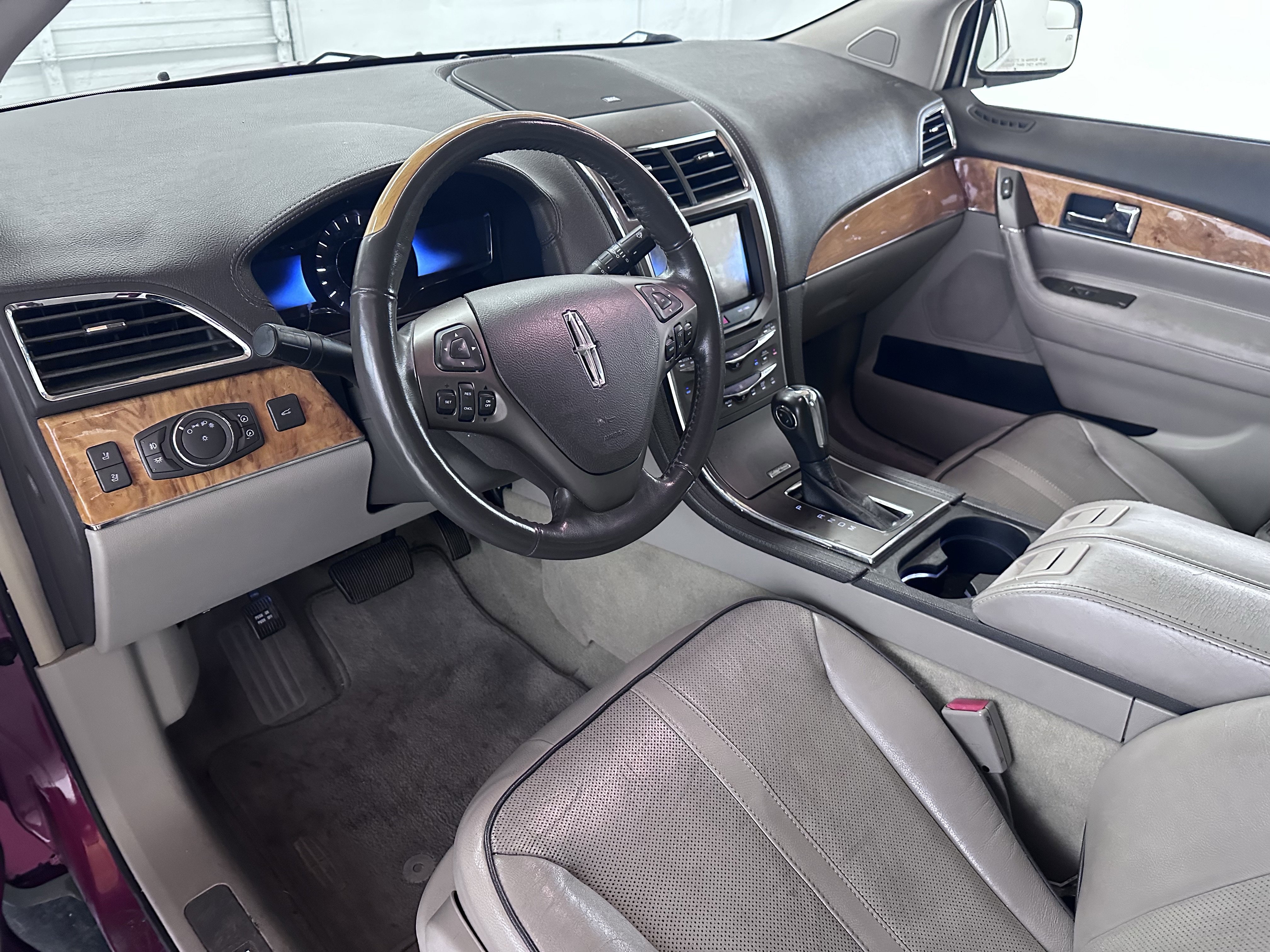 Used 2011 Lincoln MKX 2WD w/ 101A Rapid Spec Order Code image 48