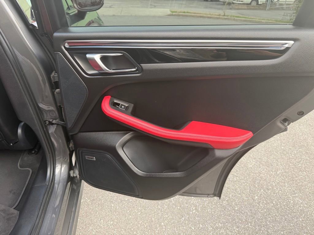 Used 2015 Porsche Macan Turbo image 27