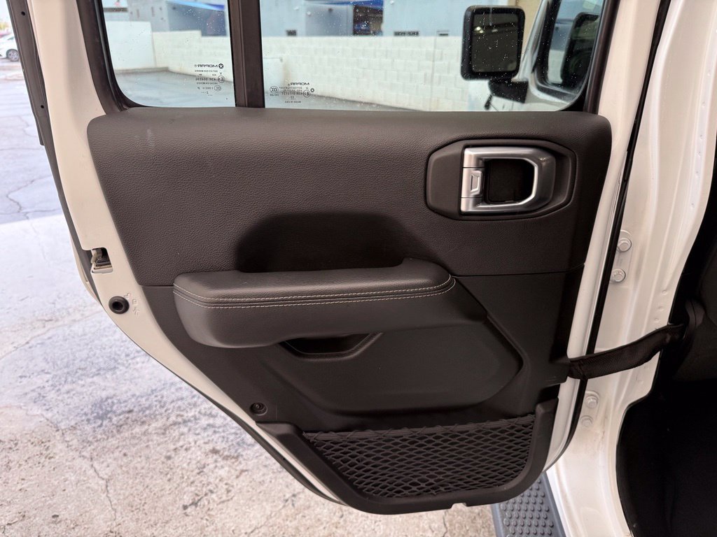 Used 2023 Jeep Wrangler Unlimited Sahara AWD/4WD image 23
