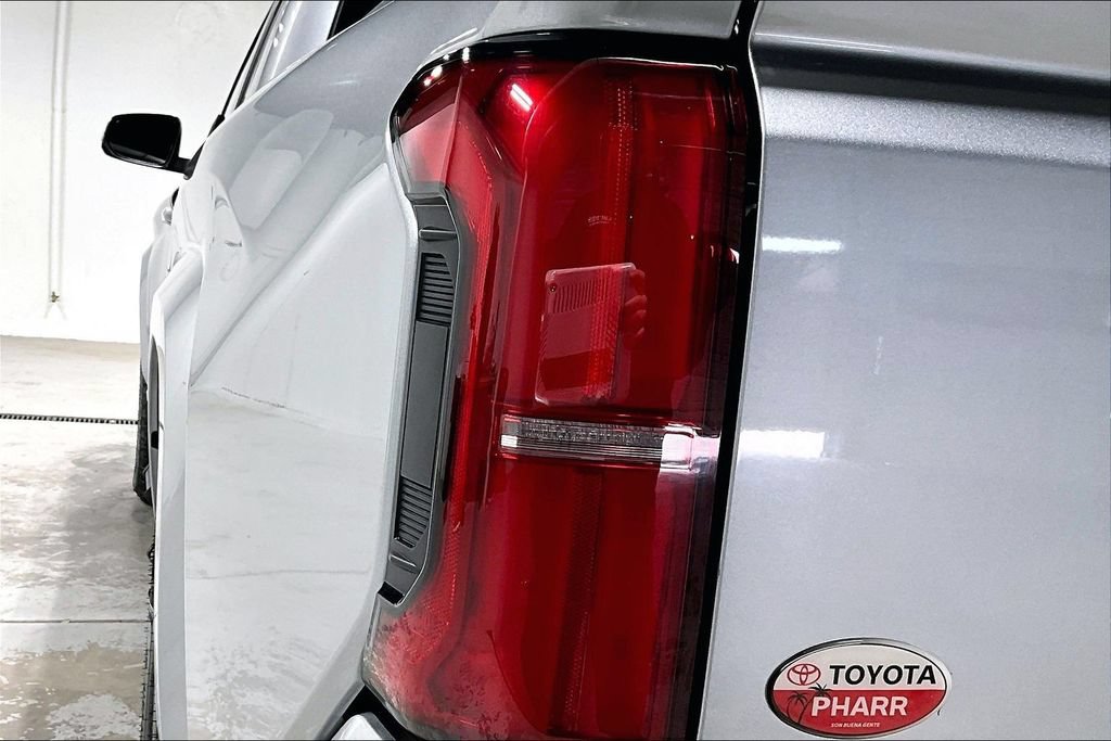 Used 2025 Toyota Tacoma SR5 AWD/4WD image 37