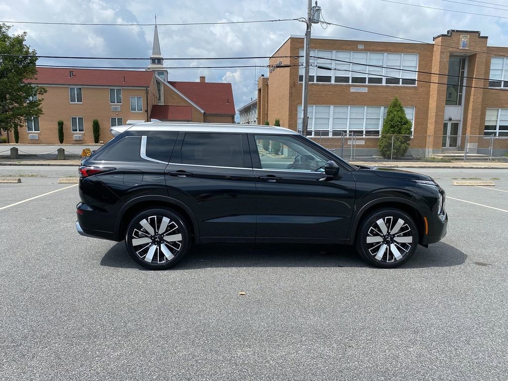 New 2025 Mitsubishi Outlander SEL image 4