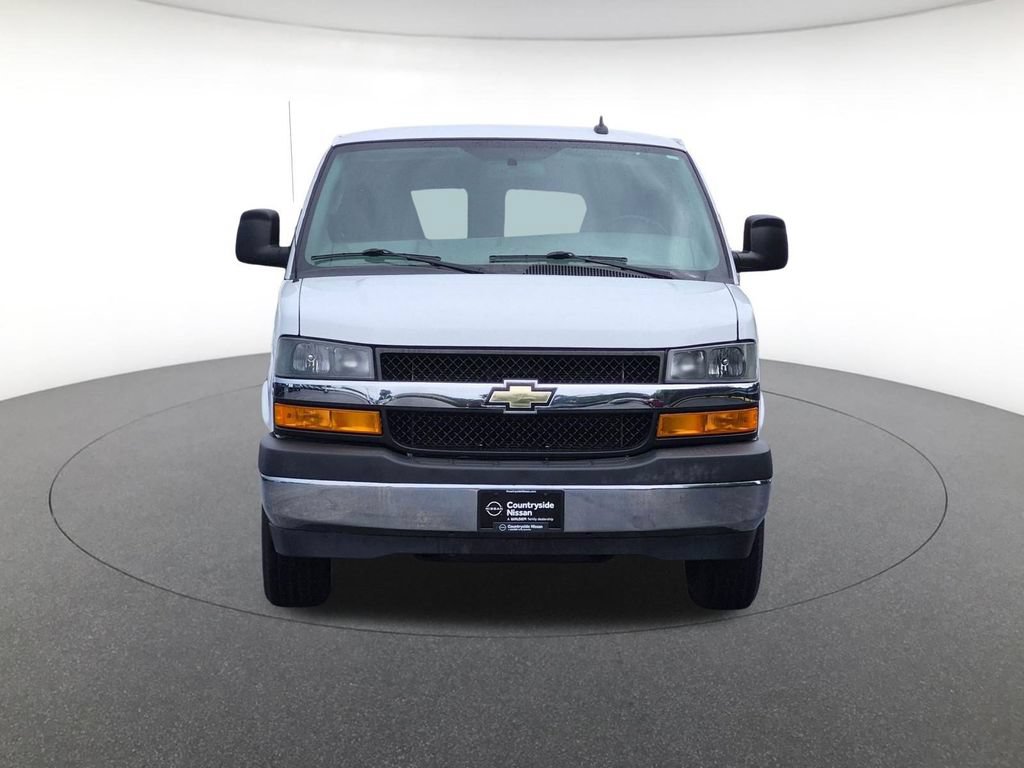 Used 2018 Chevrolet Express 3500 LT w/ LT Preferred Equipment Group RWD image 2