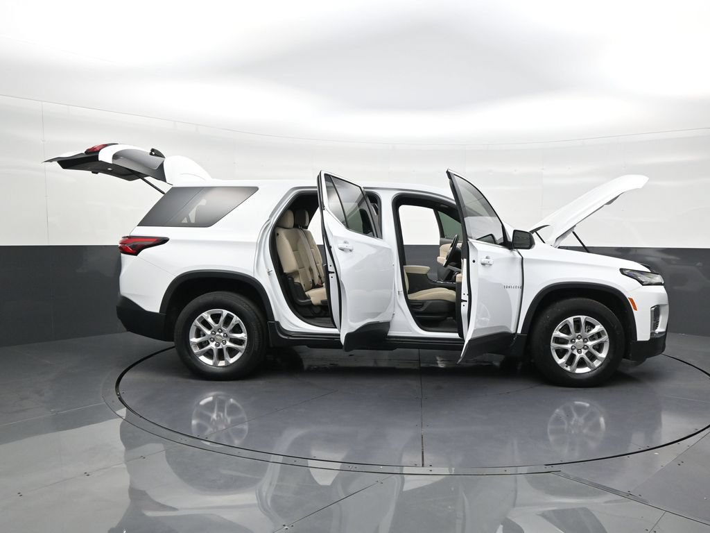 Used 2023 Chevrolet Traverse LS FWD image 28