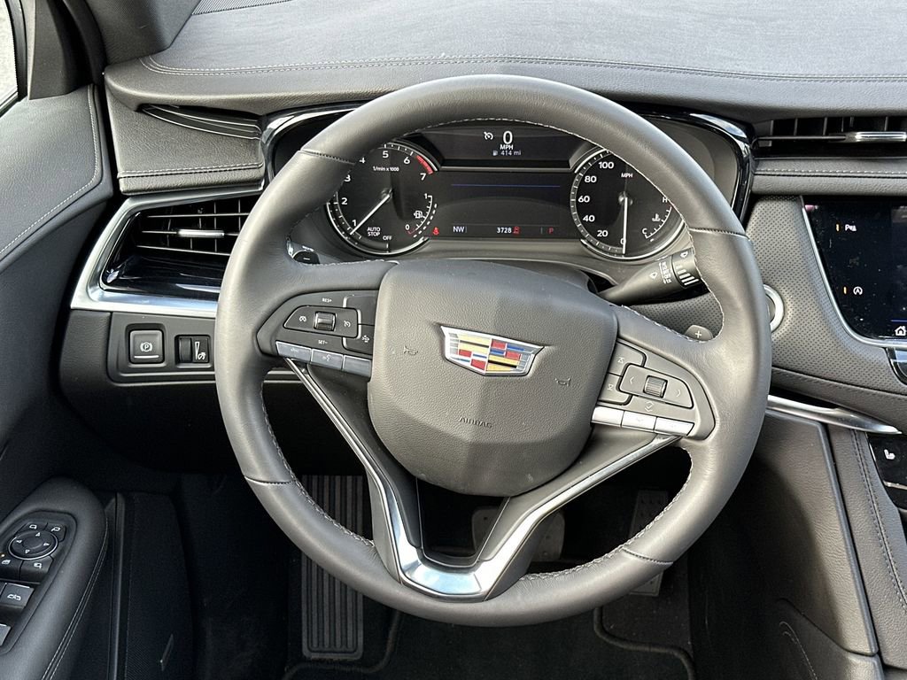 New 2025 Cadillac XT6 Luxury FWD image 17