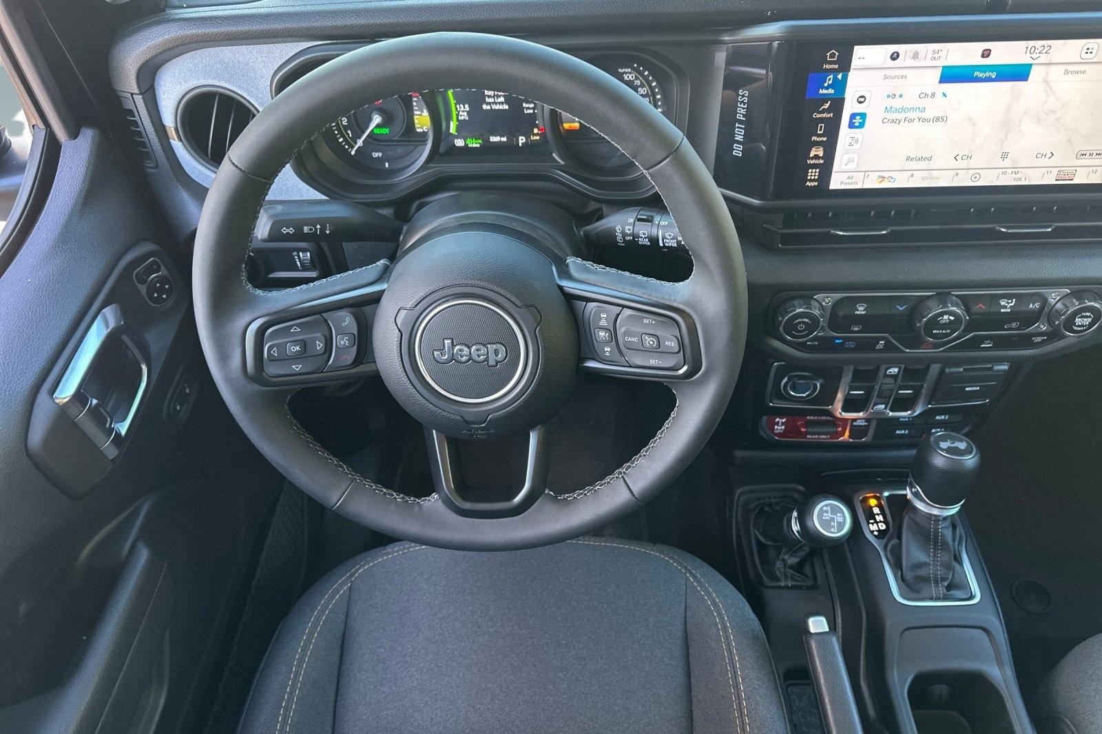 Used 2025 Jeep Wrangler Willys image 28