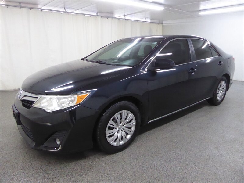 Used 2013 Toyota Camry LE image 3
