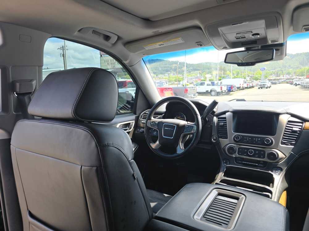 Used 2017 GMC Yukon XL Denali w/ Open Road Package AWD/4WD image 10