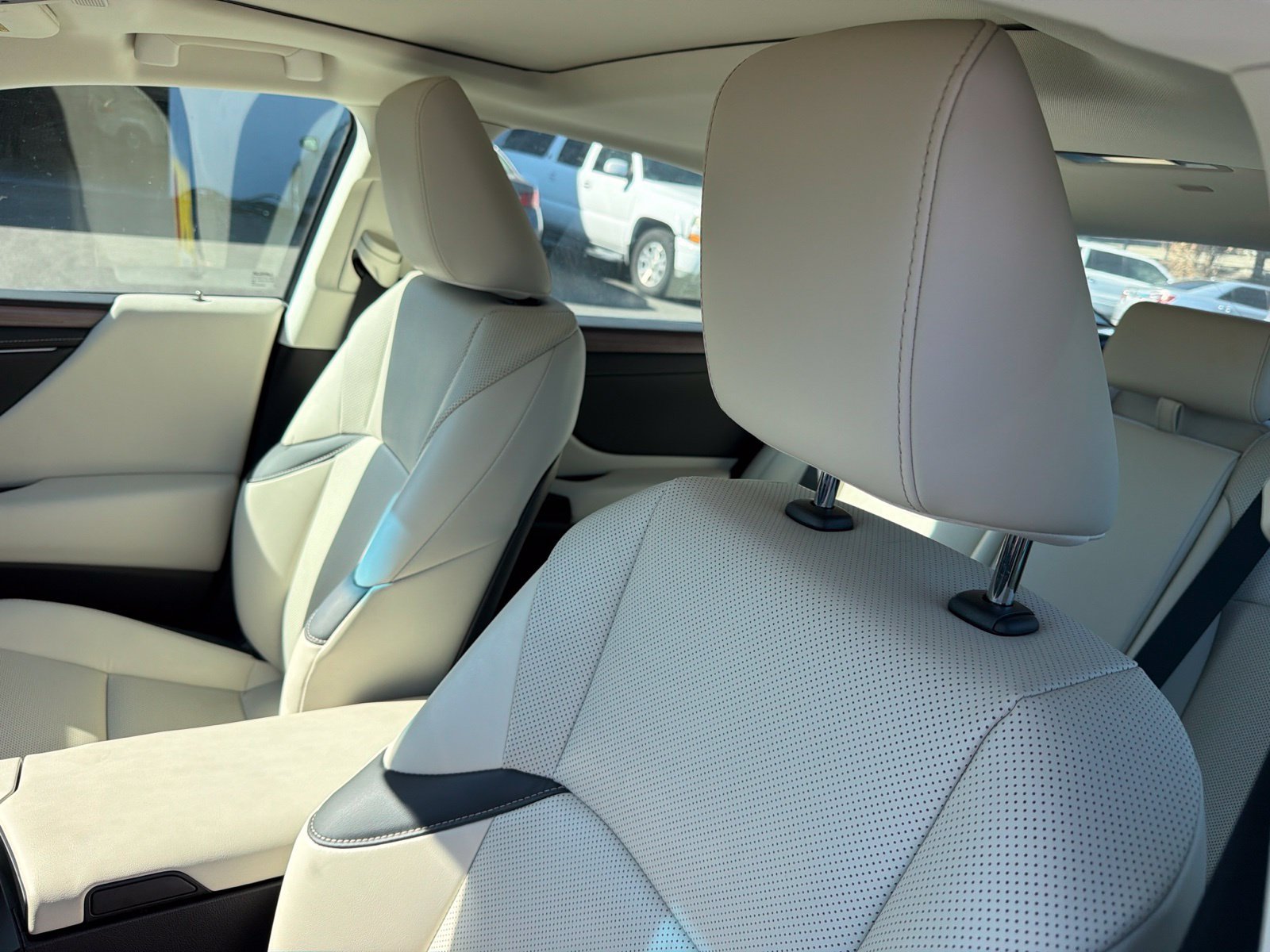 Certified 2024 Lexus ES 300h w/ Premium Package FWD image 8