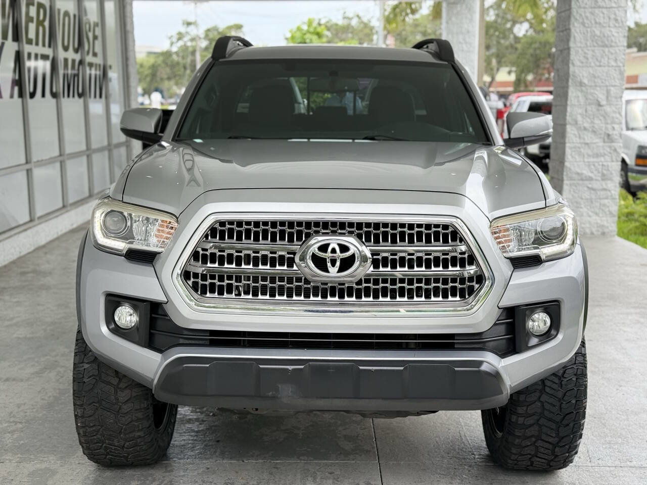 Used 2017 Toyota Tacoma TRD Off-Road w/ Tow Package (A/T) image 12