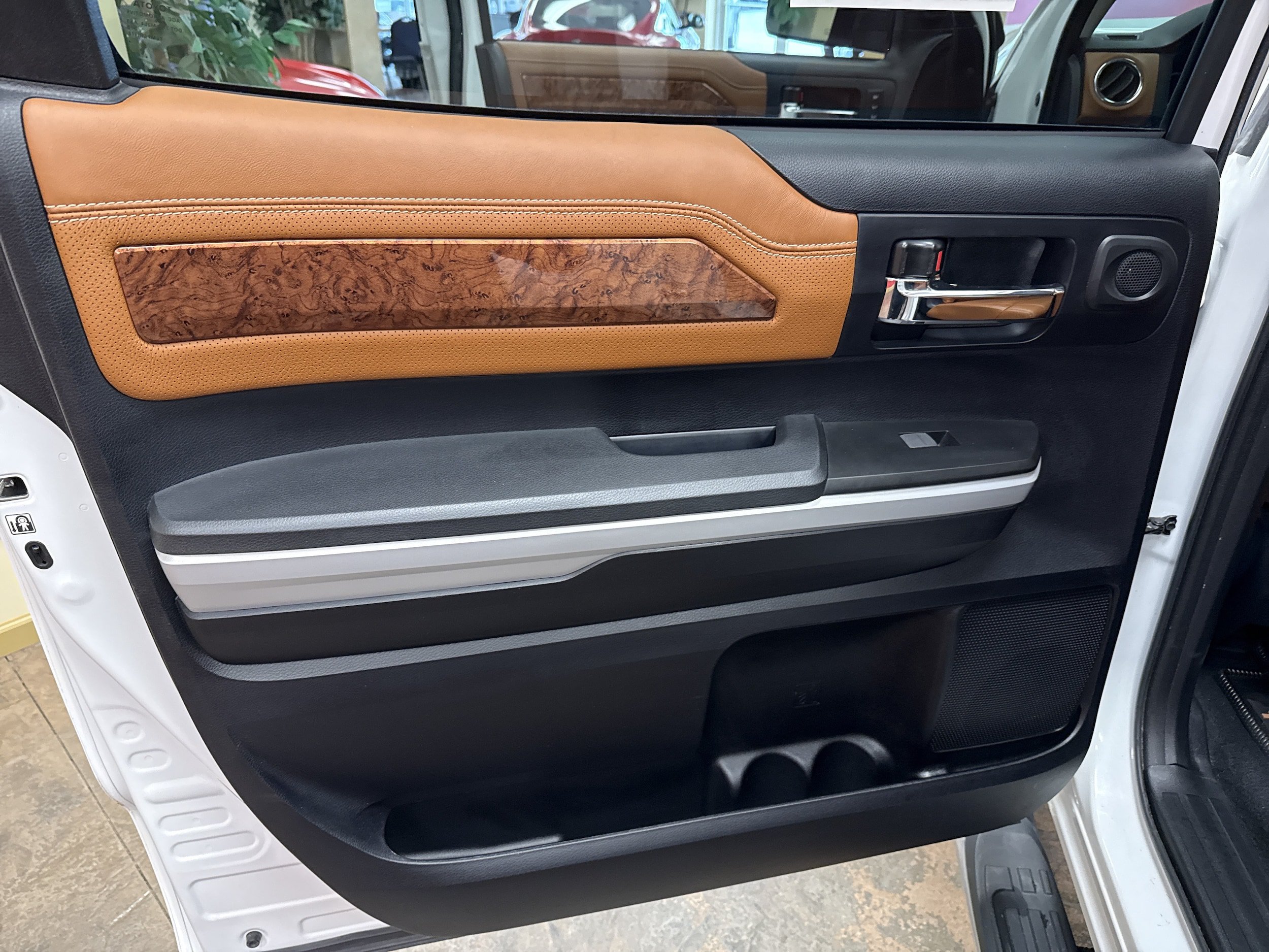 Used 2018 Toyota Tundra Platinum AWD/4WD image 26