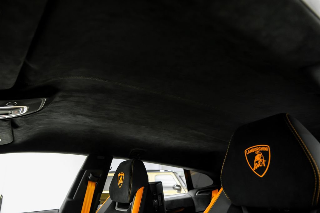 Used 2023 Lamborghini Urus Performante AWD/4WD image 38
