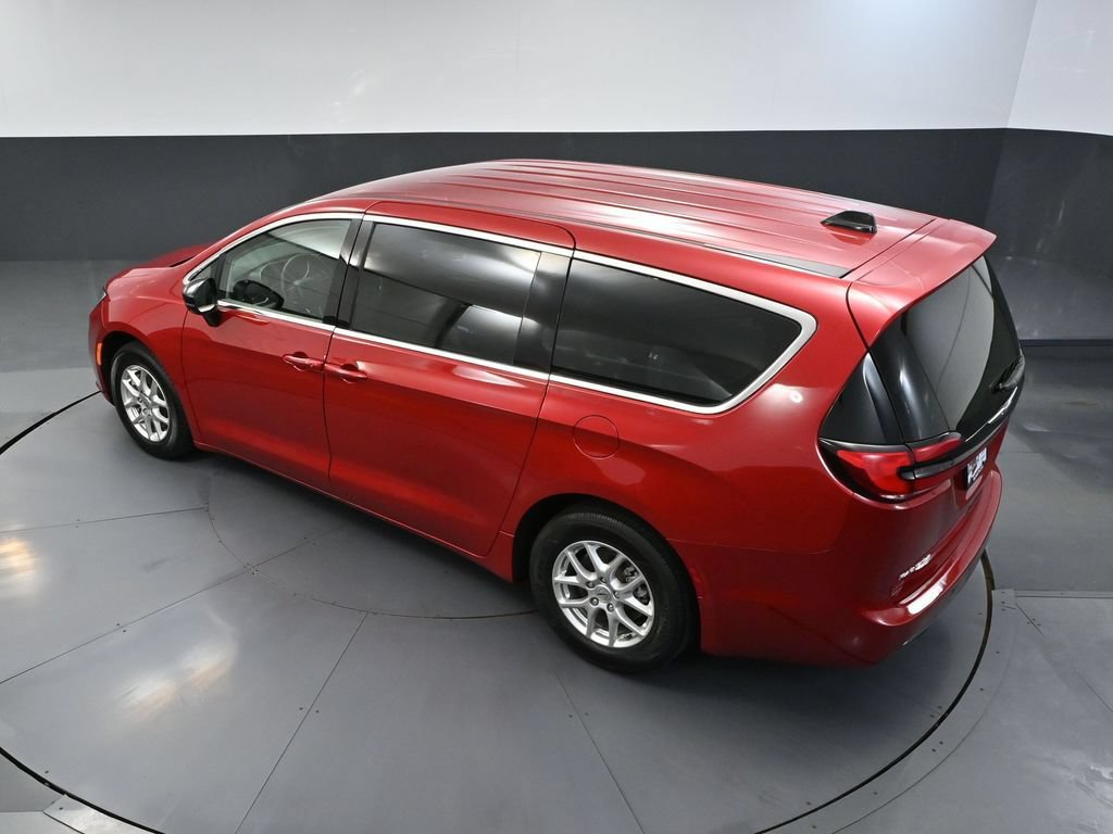 Used 2024 Chrysler Pacifica Touring-L FWD image 55