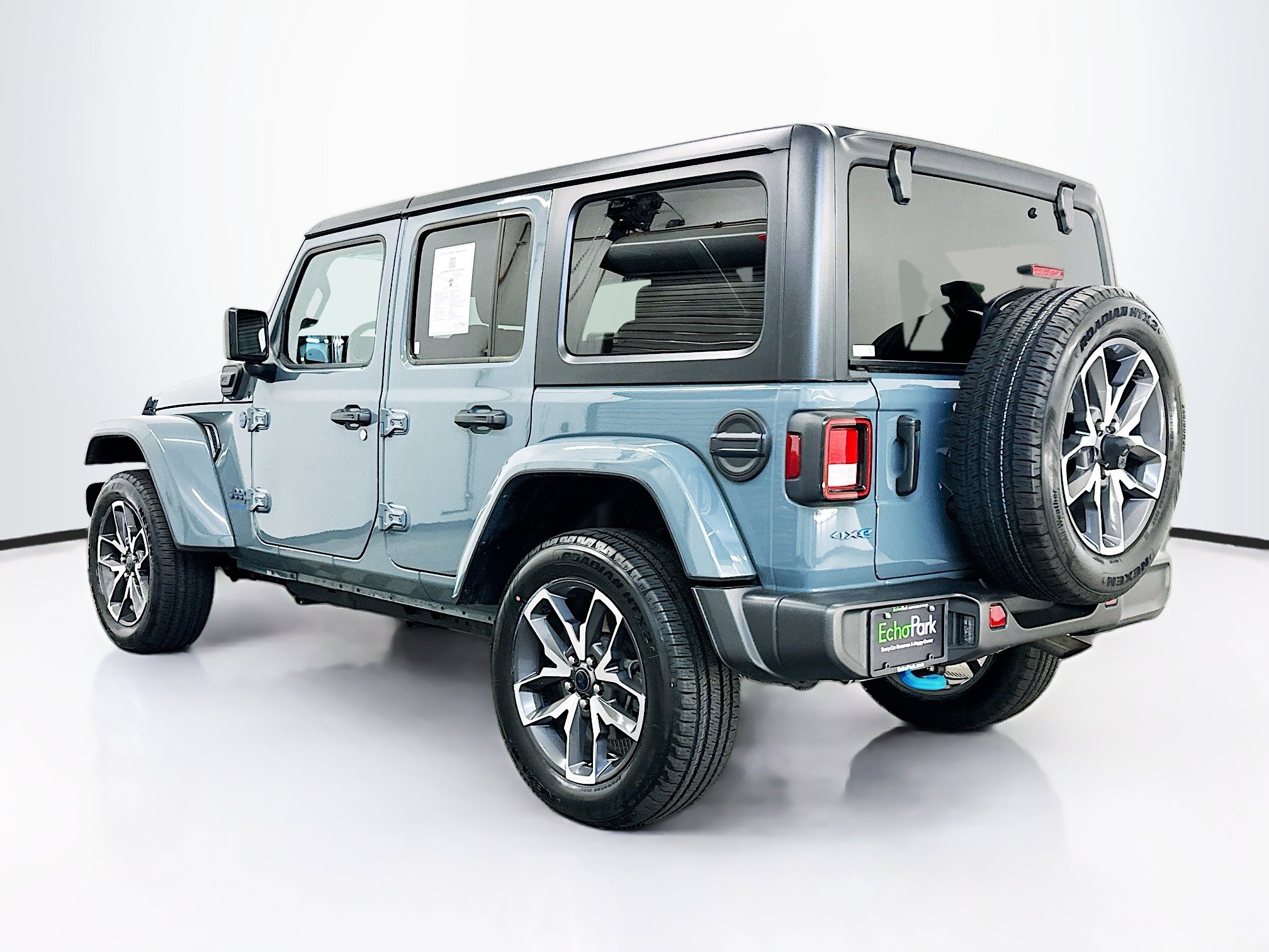 Used 2024 Jeep Wrangler Unlimited w/ Convenience Group AWD/4WD image 5