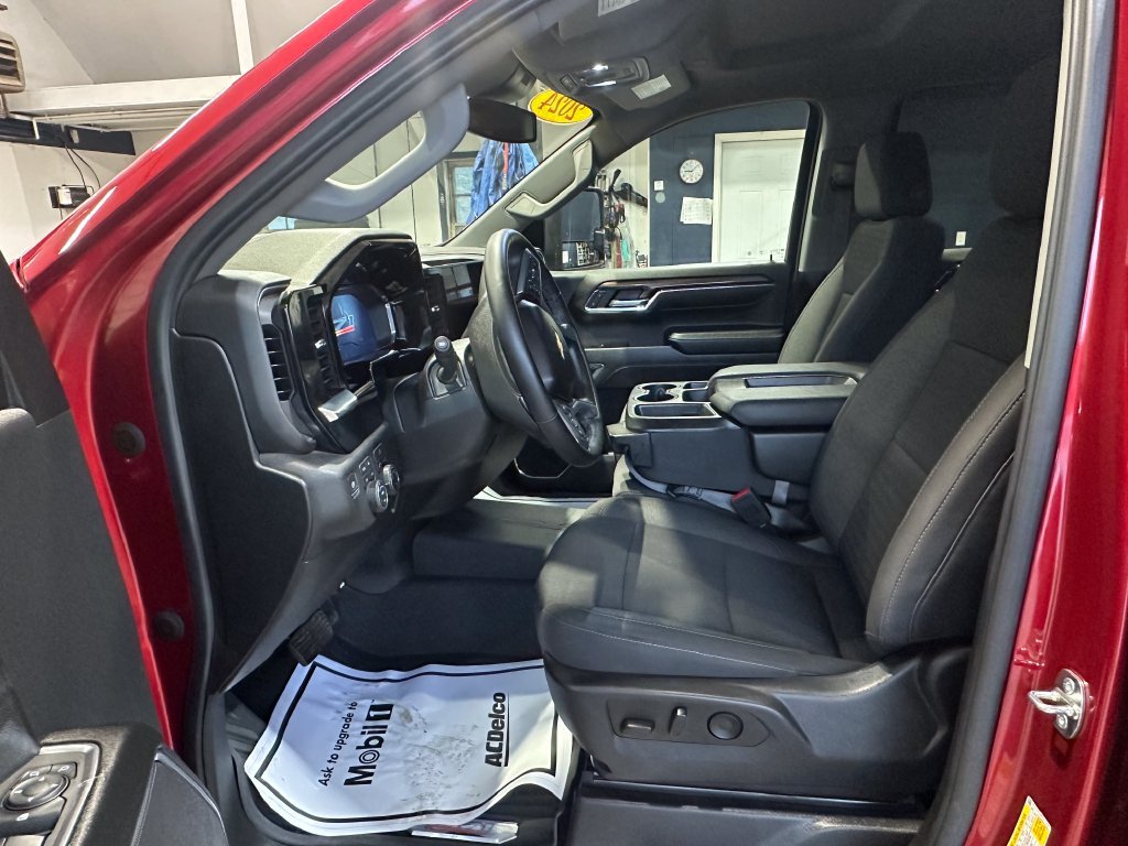 Used 2024 Chevrolet Silverado 1500 LT AWD/4WD image 9