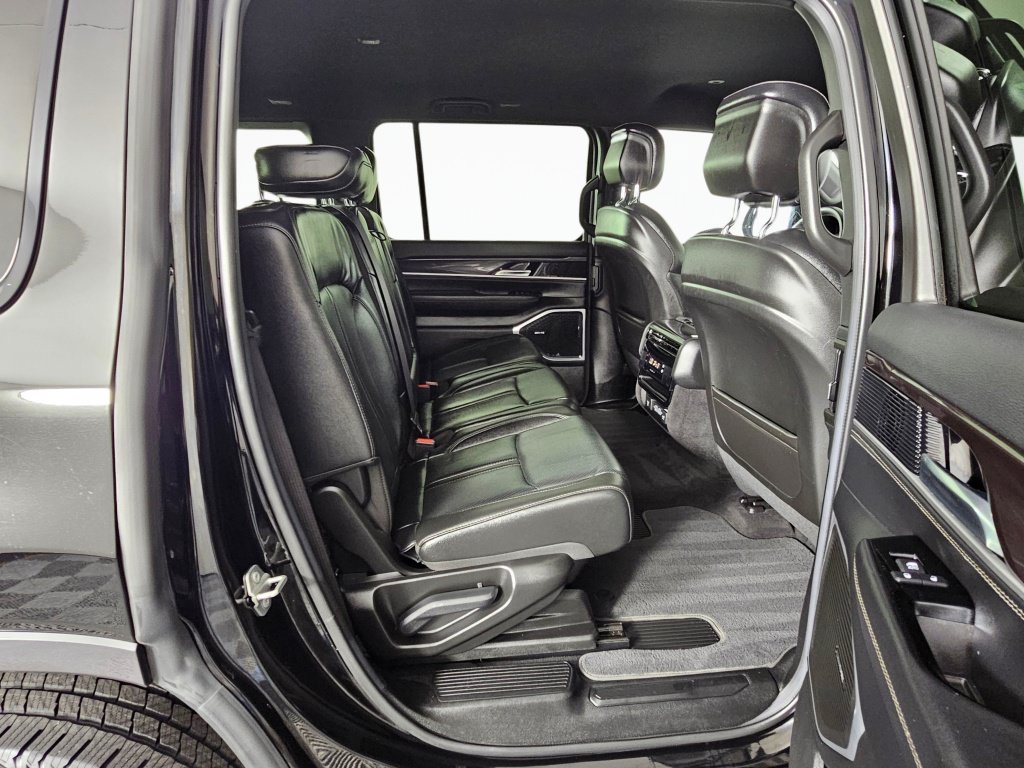 Used 2022 Jeep Wagoneer Series I AWD/4WD image 38