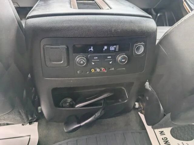 Used 2015 GMC Yukon Denali w/ Premium Package AWD/4WD image 33