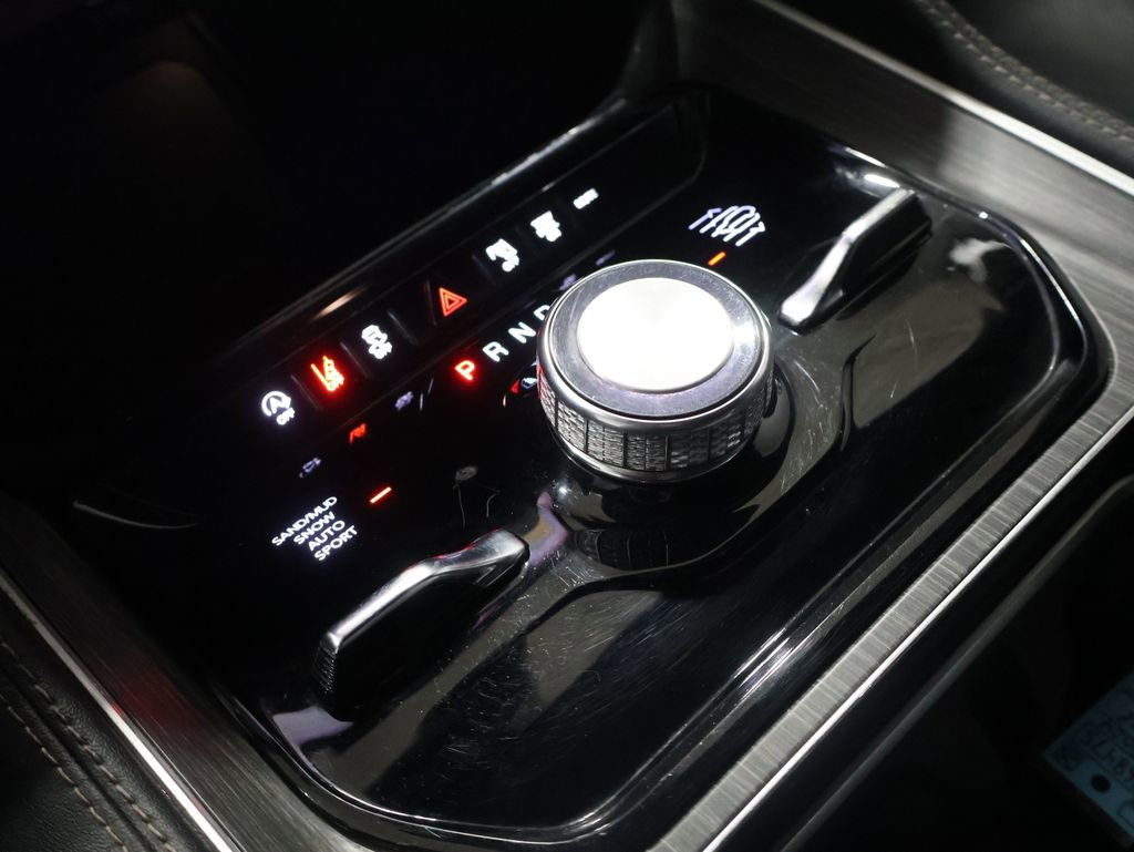 Used 2024 Jeep Wagoneer L Series III w/ Flexible Seating Group image 28