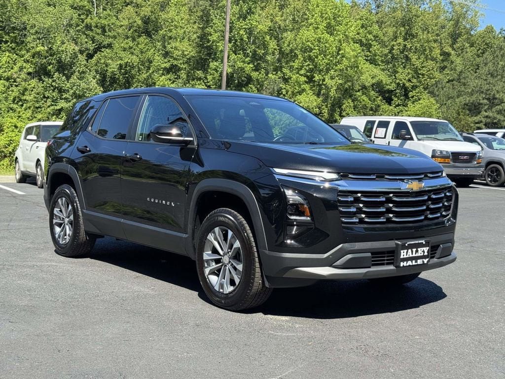 Used 2026 Chevrolet Equinox LT FWD image 2