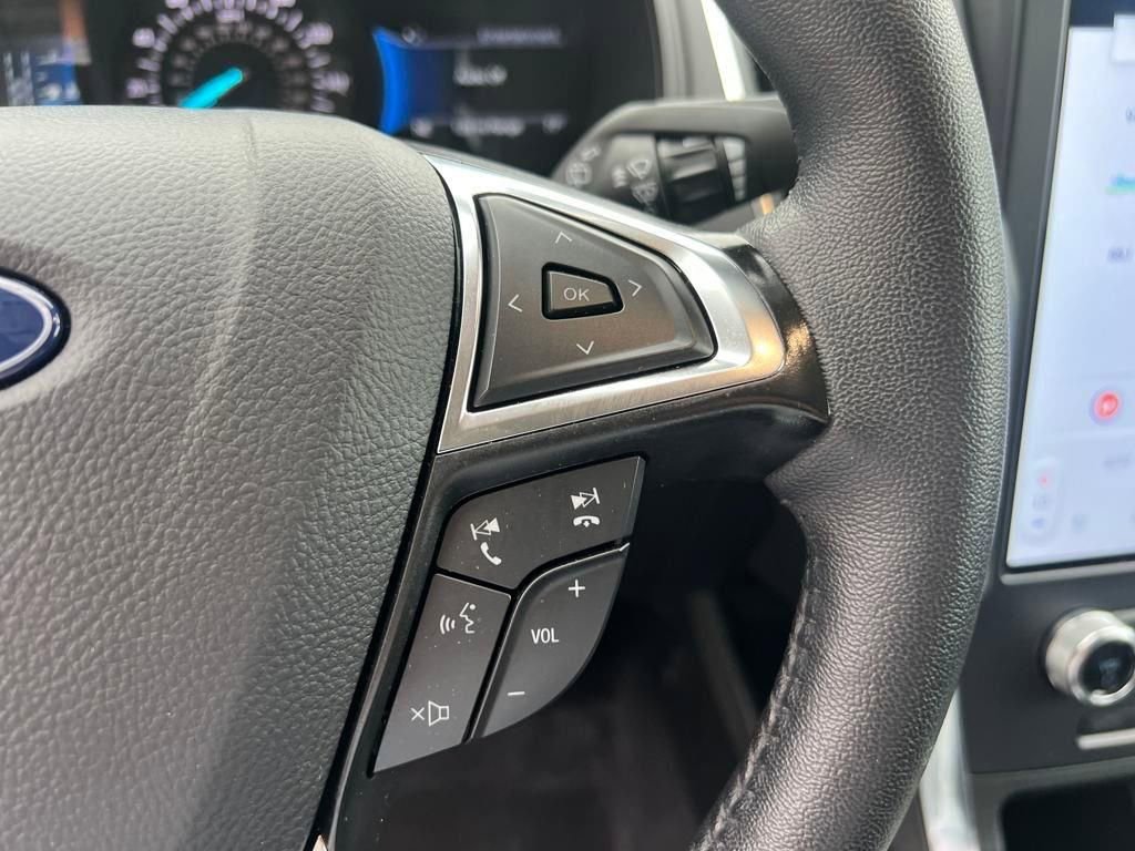 Used 2024 Ford Edge Titanium image 17