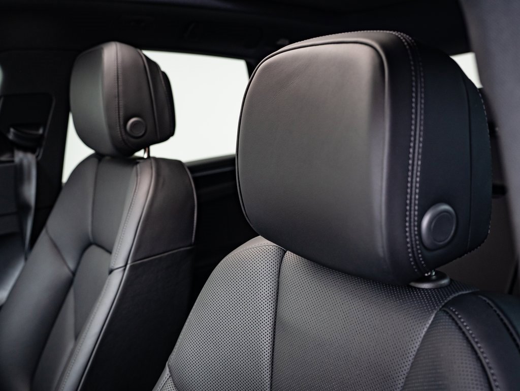 Used 2025 Porsche Macan image 20