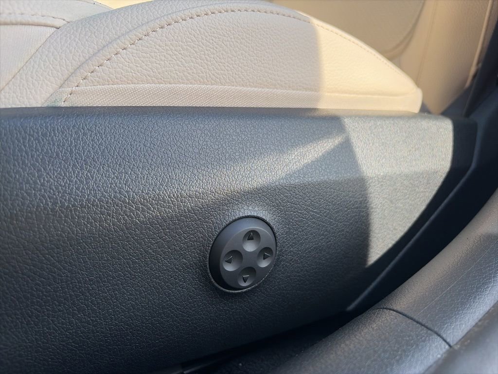 Used 2025 Mercedes-Benz C 300 4MATIC Sedan image 10