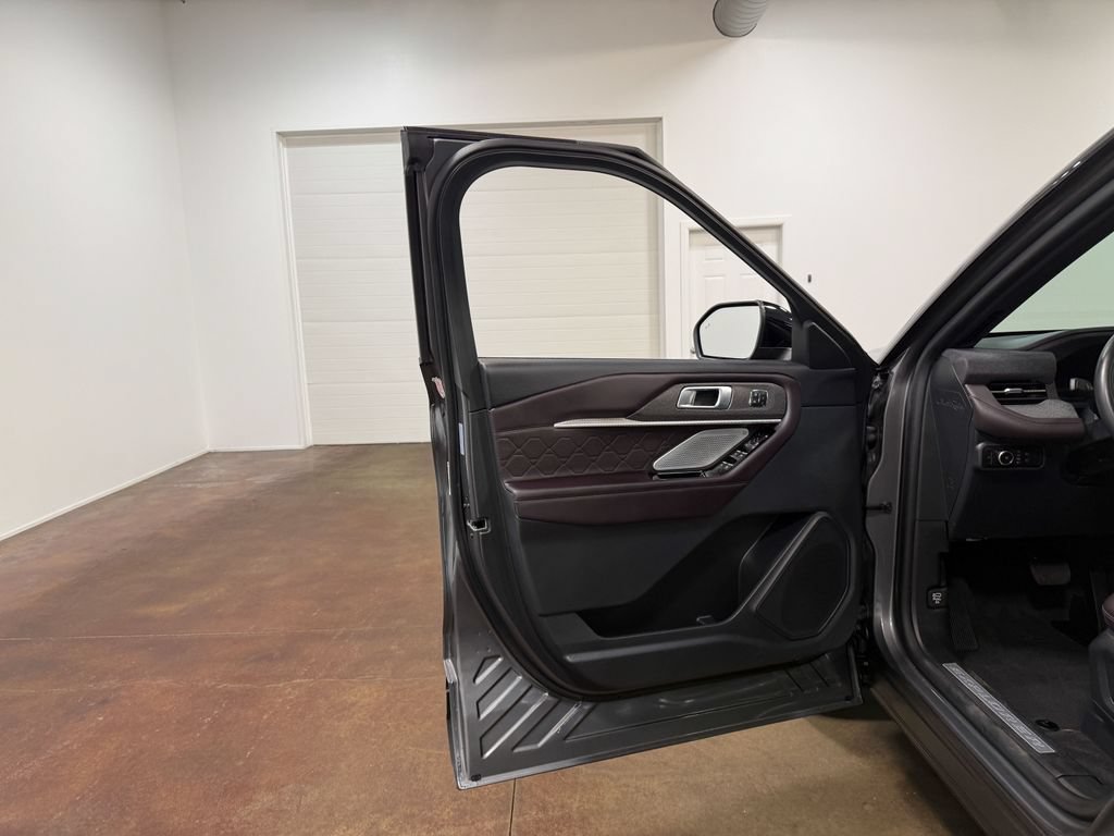 Used 2025 Ford Explorer Platinum w/ LUX Leather Package AWD/4WD image 57