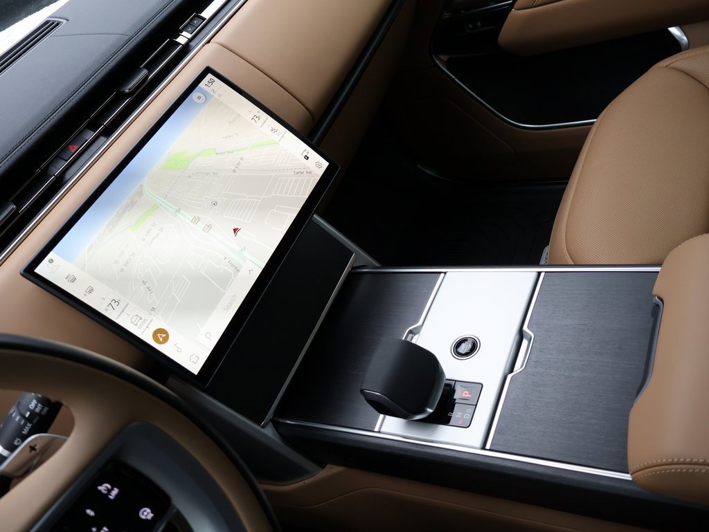 New 2025 Land Rover Range Rover SE image 19