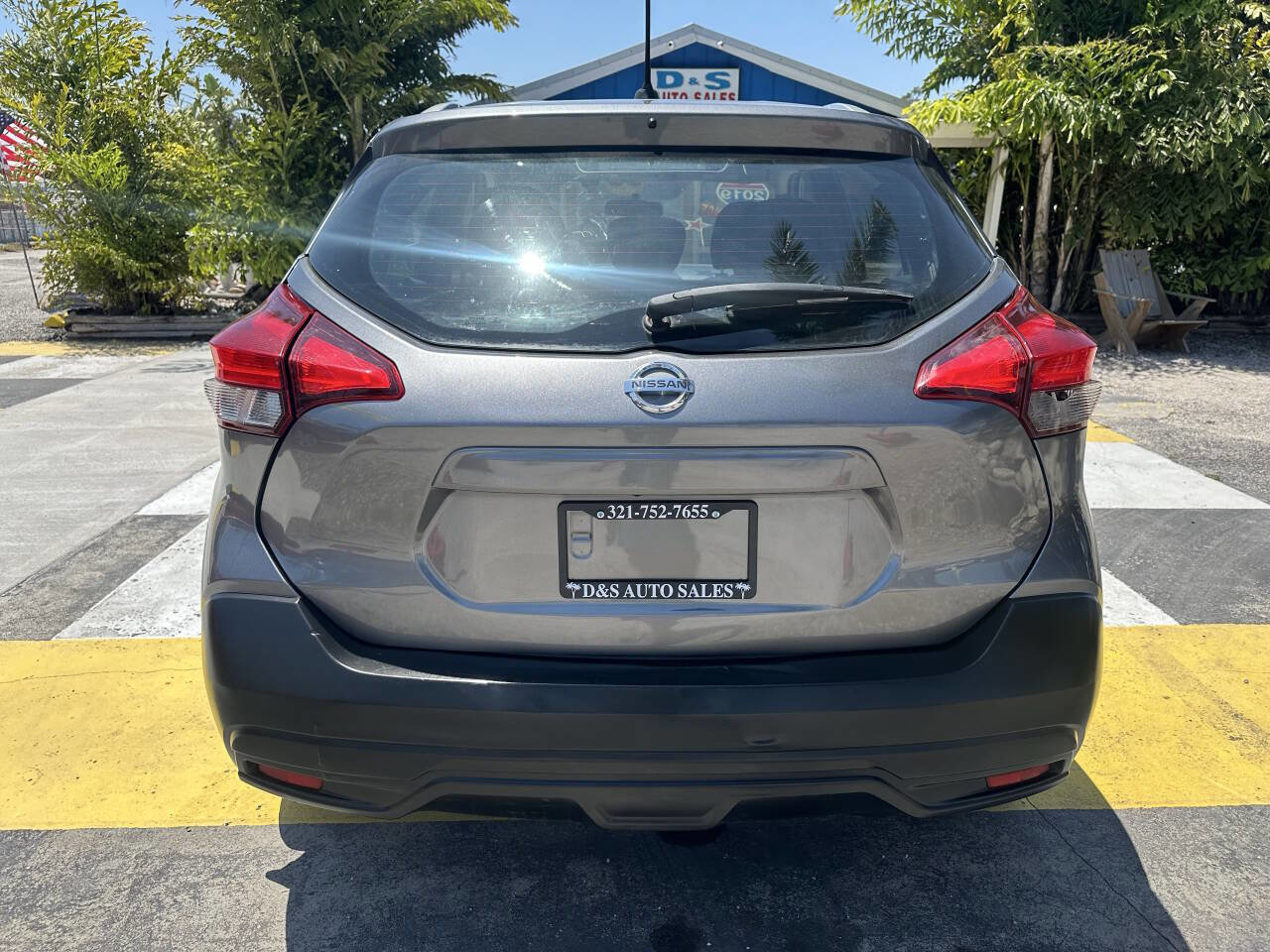 Used 2019 Nissan Kicks SV FWD image 6