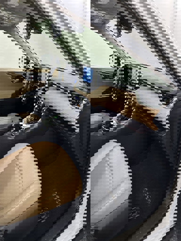 Used 2019 Toyota RAV4 Limited image 38