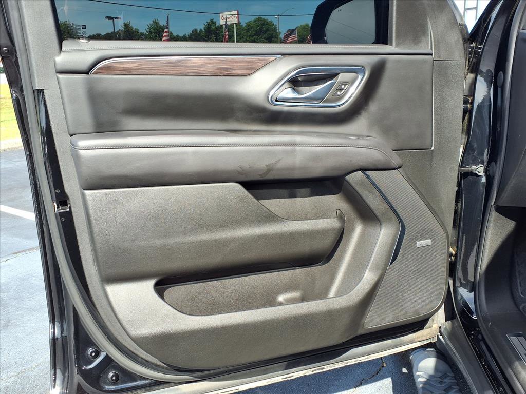 Used 2023 Chevrolet Suburban Z71 w/ Luxury Package AWD/4WD image 4