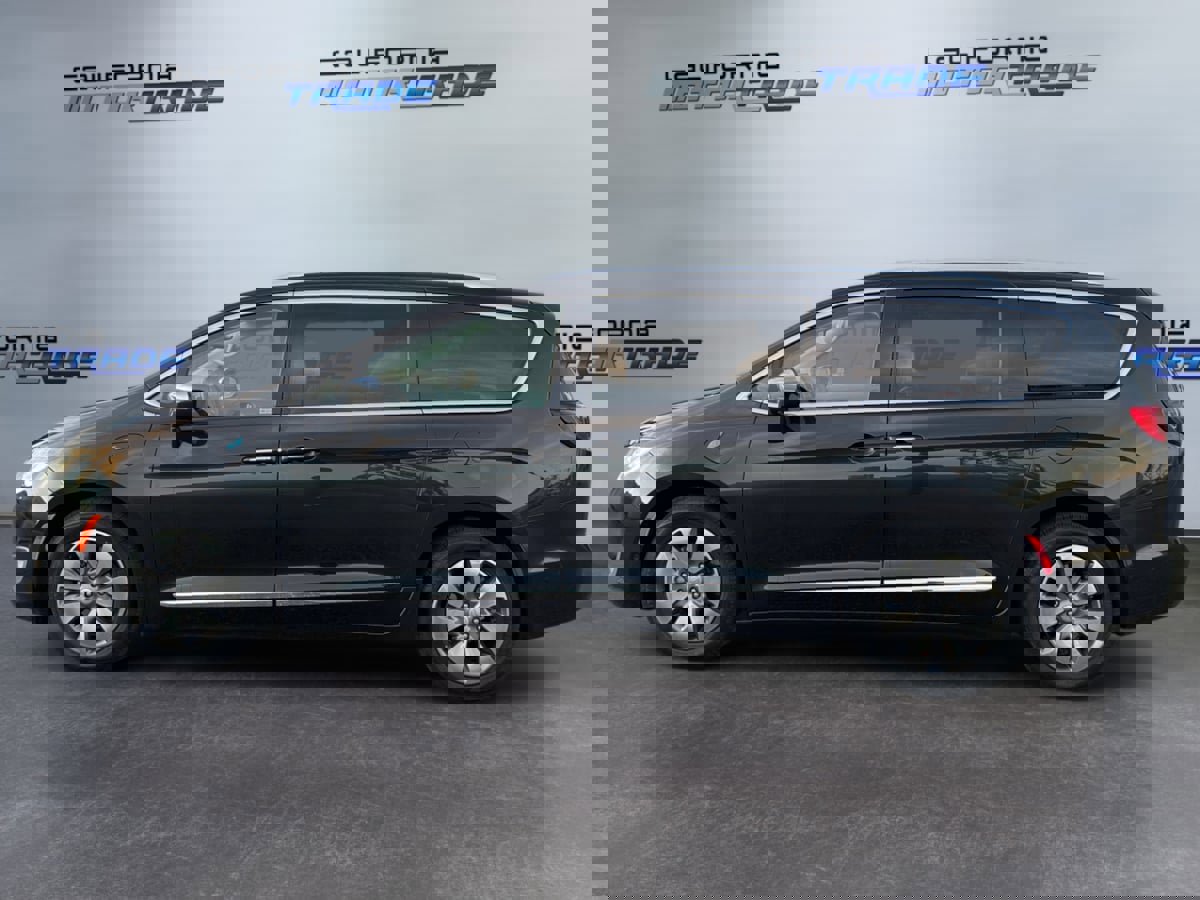 Used 2017 Chrysler Pacifica Platinum image 8