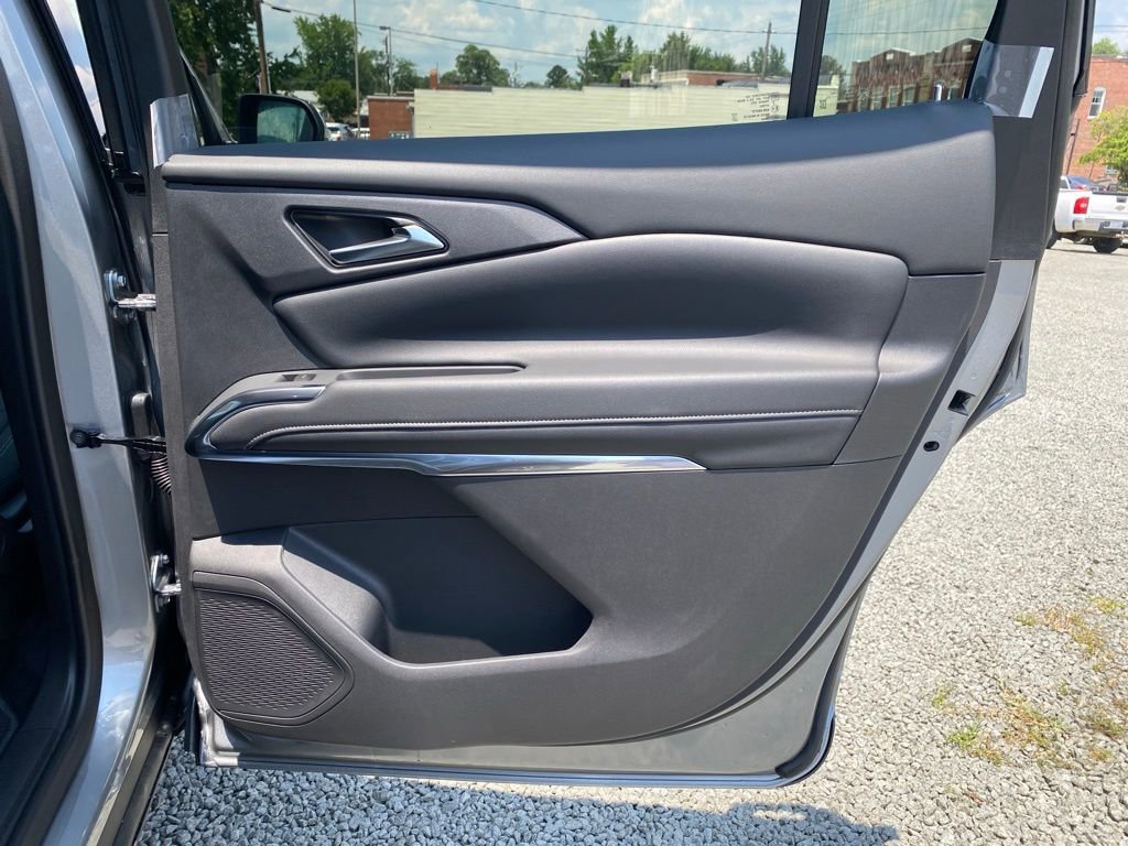 New 2025 Chevrolet Traverse LT w/ Driver Confidence Package image 20