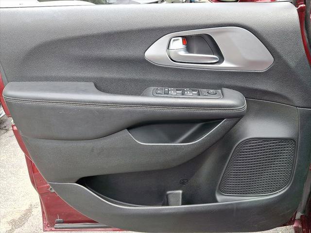 Certified 2018 Chrysler Pacifica Touring-L Plus w/ S Appearance Package FWD image 14
