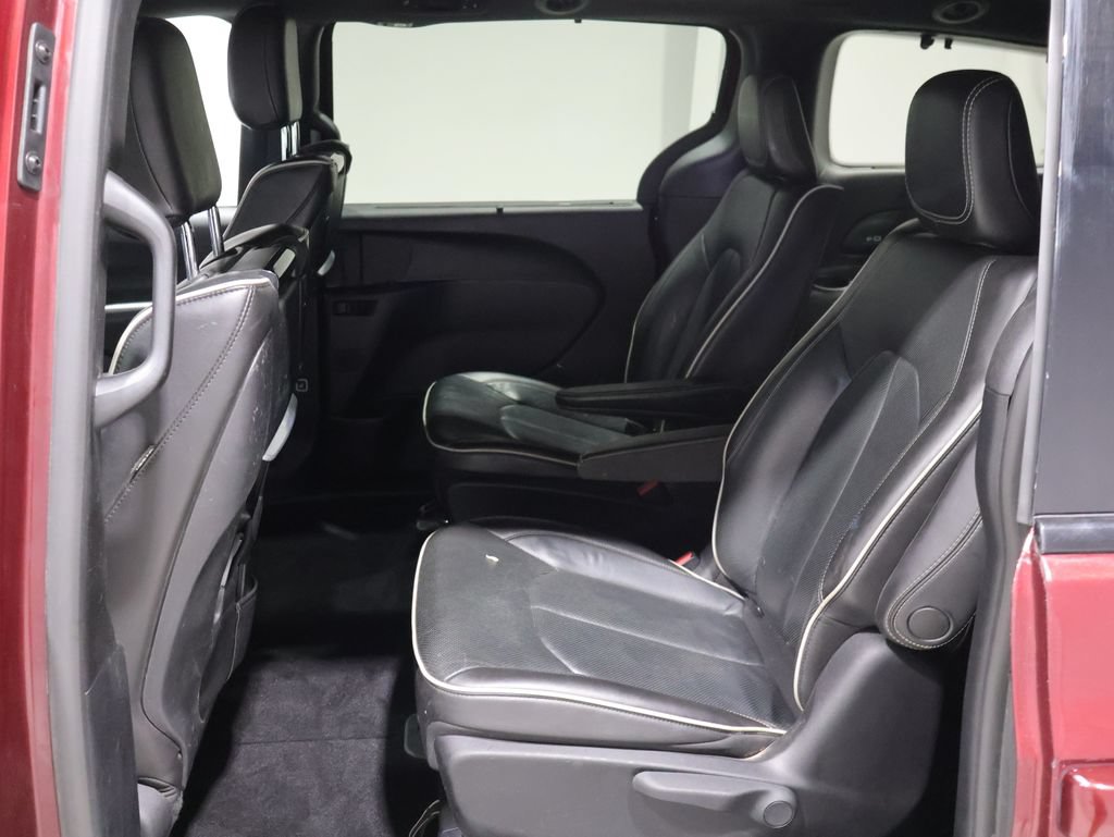 Used 2021 Chrysler Pacifica Limited w/ Uconnect Theater Family Group FWD image 18