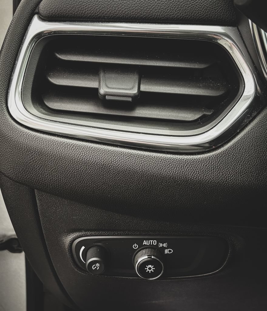 Used 2021 Chevrolet Equinox LT FWD image 8
