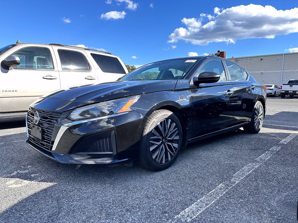 Used 2024 Nissan Altima 2.5 SV FWD image 2